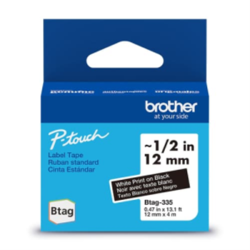 Ruban non laminé Brother d'origine BTAG335 pour étiqueteuses P-touch, blanc sur noir – 12 mm de large x 4 m de long